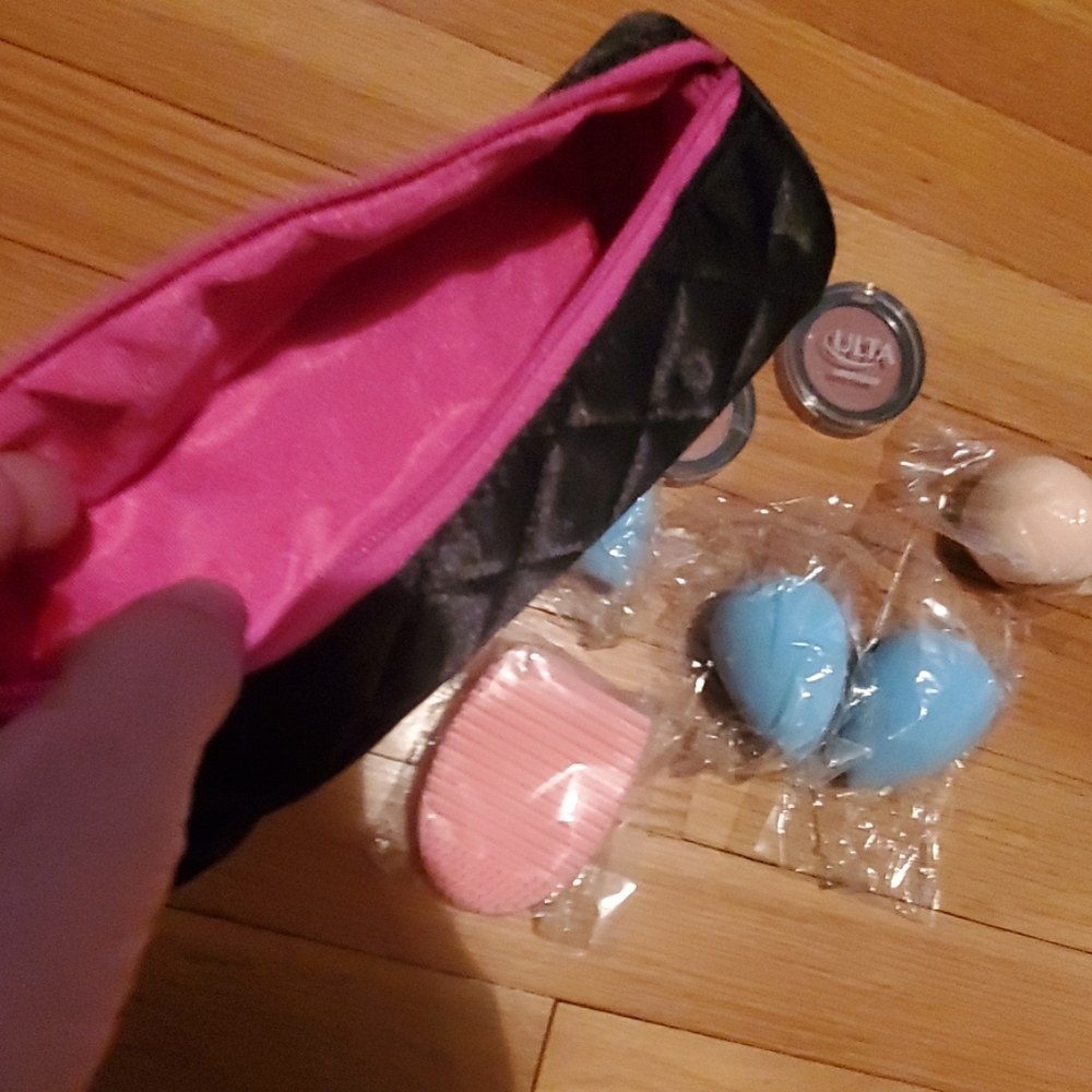 Makeup bundle - Picture 2 of 4